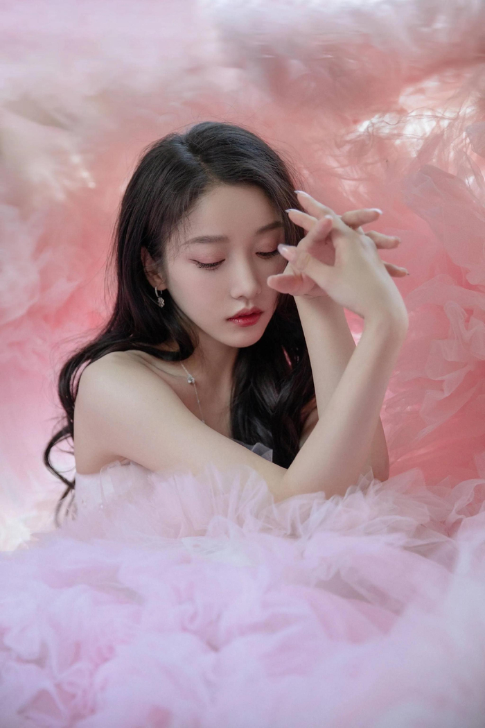 美女姜贞羽美图分享,气质优雅,可爱动人__财经头条