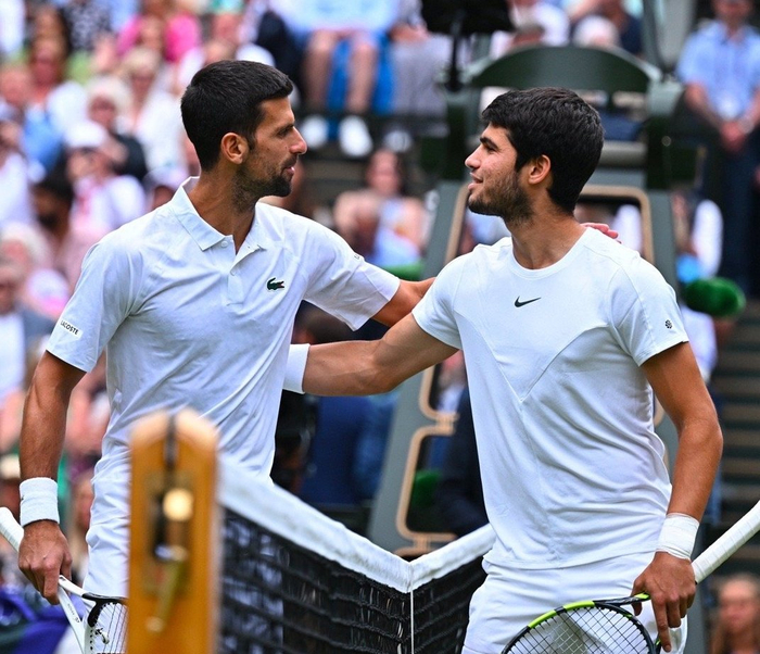 克娃甩掉一满贯,鲍里妮微笑端盘子,张之臻郑家姐妹再战红土|捷克|克娃