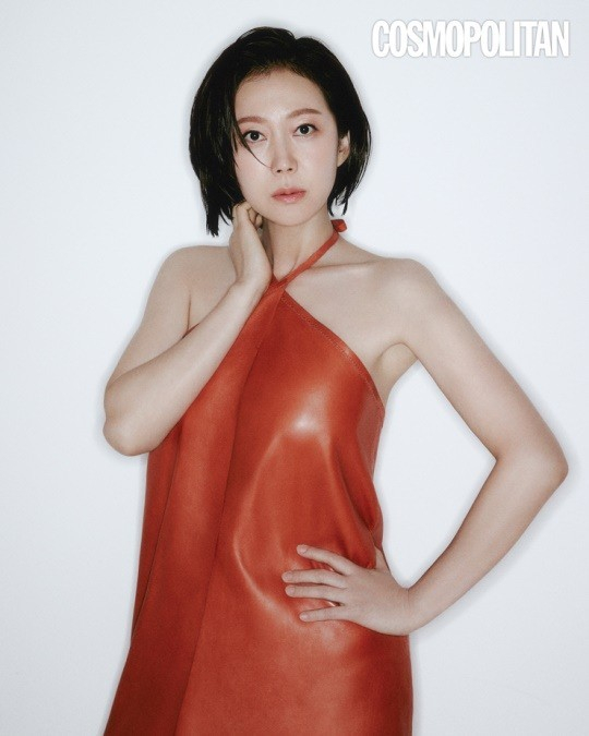 韩国女艺人廉晶雅最新杂志写真曝光