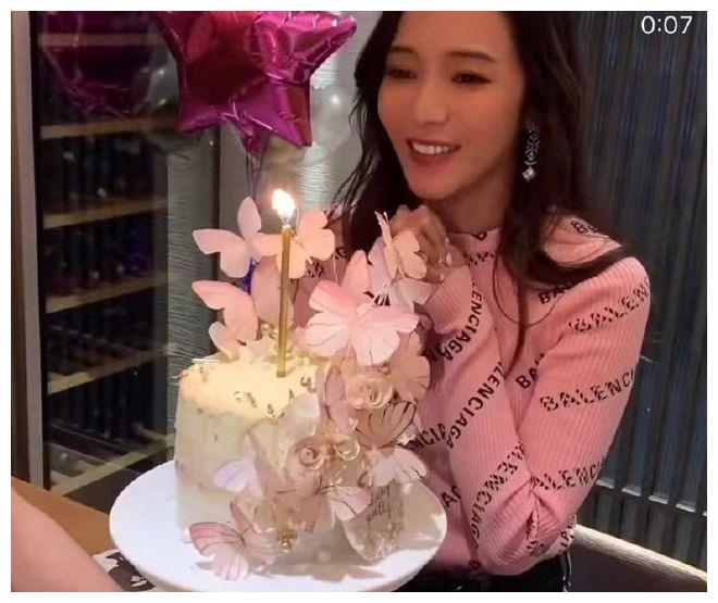 姐妹情深侯佩岑开趴庆祝生日小s站c位太抢镜