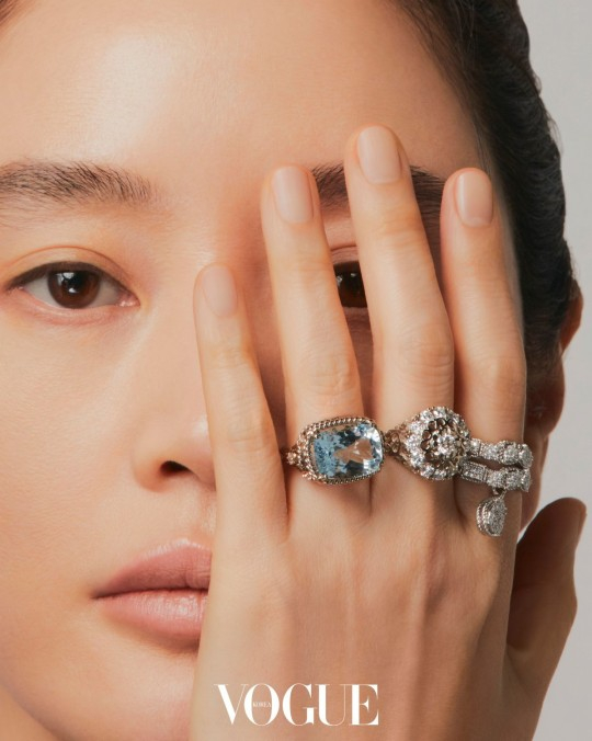 韩国女艺人金惠秀最新杂志写真曝光__财经头条