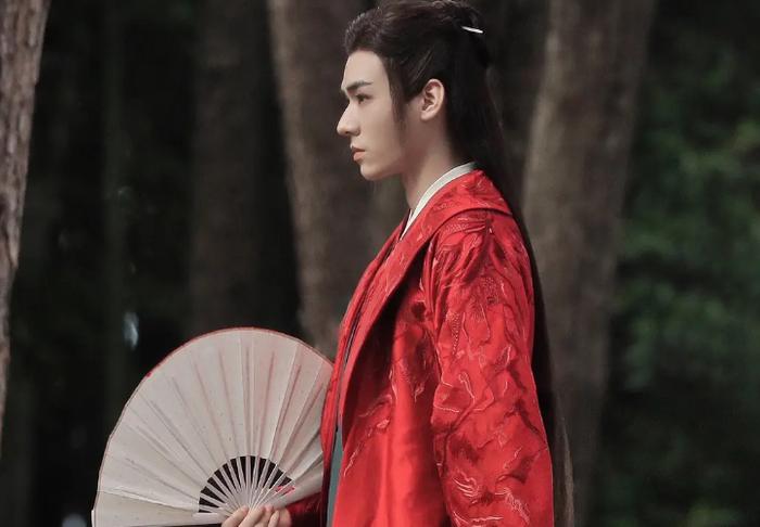 山河令》温客行一袭红衣劫囚车，造型被封神，反遭质疑