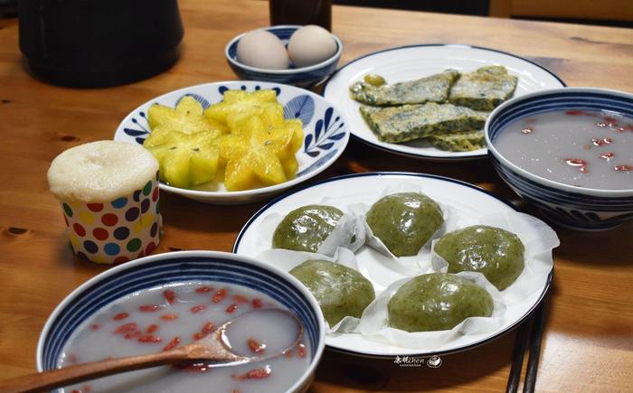 早餐从不马虎，野菜做了两款面食，网友说太丰盛，你家还缺儿子吗