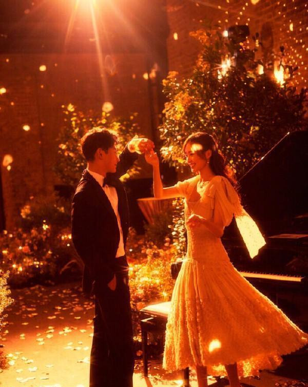 母女首合体戴亲子帽看景,引起网友热议|唐嫣|罗晋|母女_新浪新闻