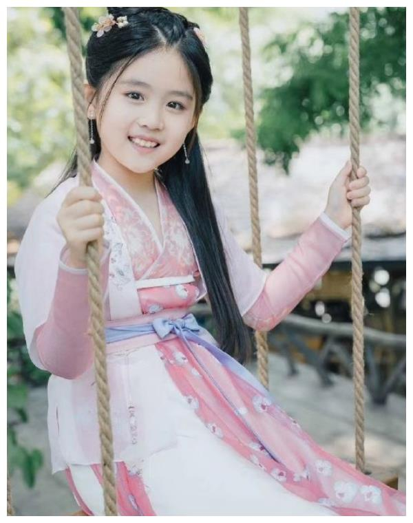 王亭文才是整容式长大小时候软萌如今气质出众美成女神