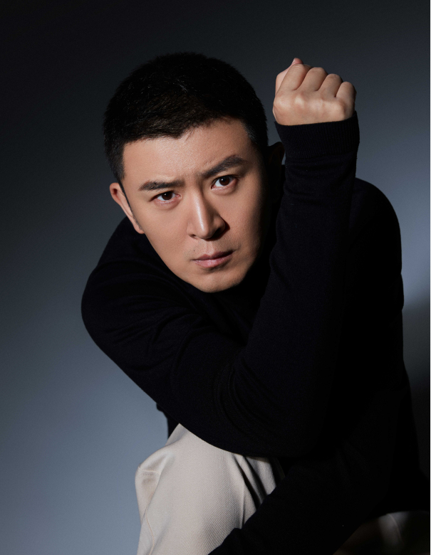 近几年郭家铭影视作品不断,由其出演的《安家》,《幸福还会来敲门》