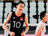 上海女排双子星太突出！黄悦鑫一传进步大，杨舒茗进攻凶猛