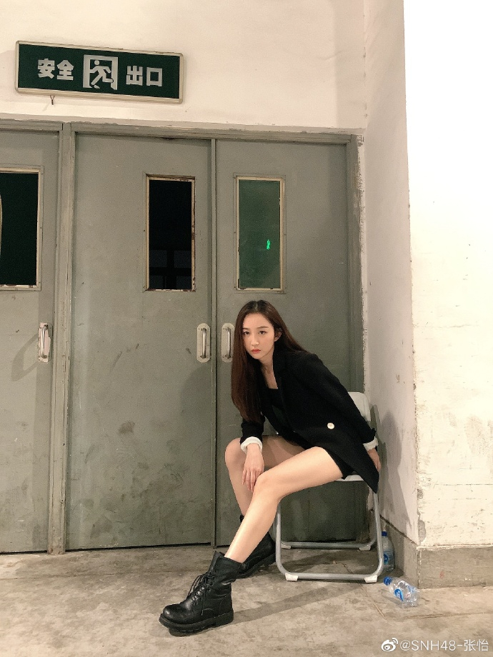 美少女SNH48-张怡迷人写真美照很好看啊_新浪新闻