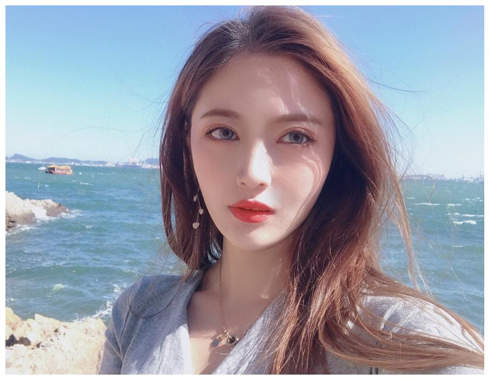 陈艾森的眼光真不错,尽管此前一直没有承认自己有女朋友,但现在女友