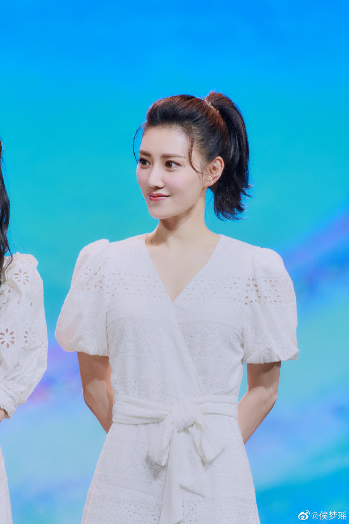 美女演员侯梦瑶迷人可爱写真美照好美