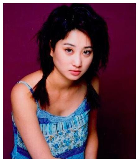 她是TVB清纯演员,后成《雍正王朝》女主角,演这部喜剧形象大变|雍正王朝|女主角|李颖