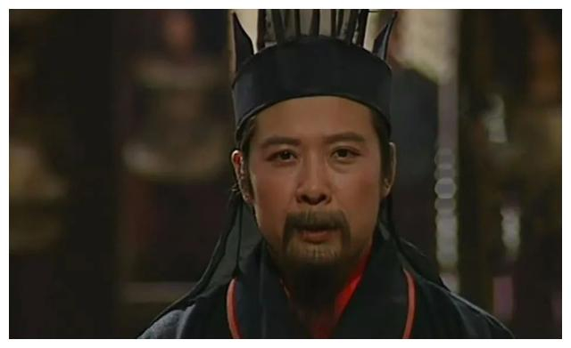 刘协:卿祖何人?刘备:臣乃中山靖王之后孝景帝玄孙,你皇叔是也