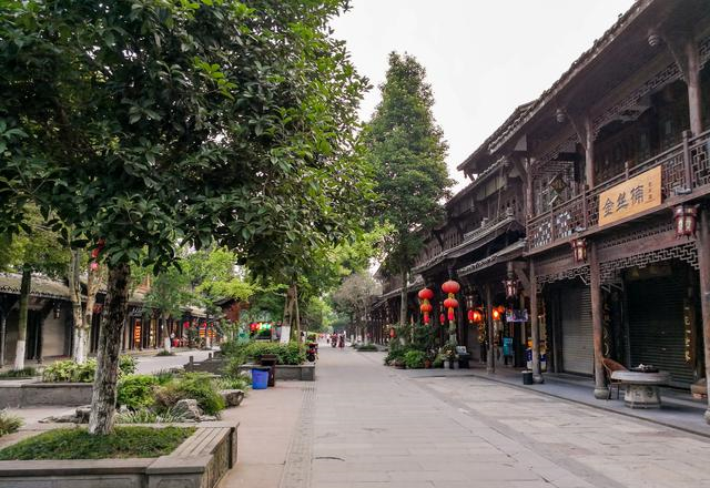 成都这个古镇实在可惜，本身拥有千年历史，却在地震后变成仿古街|成都市|街子古镇|建筑|游客|改过_新浪新闻