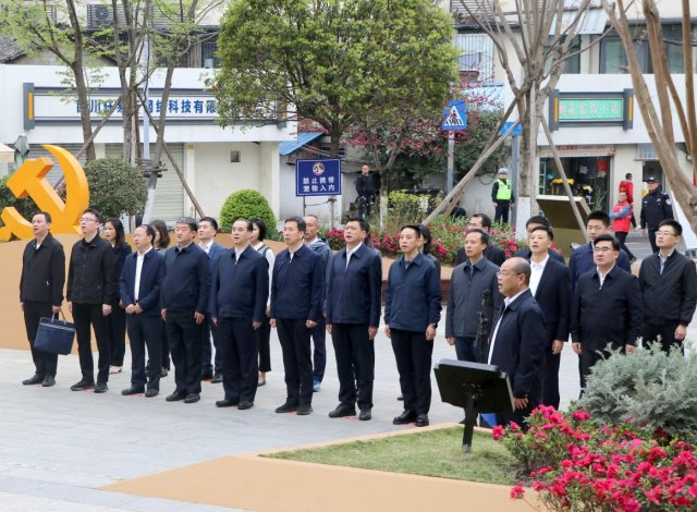 退役军人事务部秘书局局长许富昌一行赴成都马鞍山烈士纪念园调研