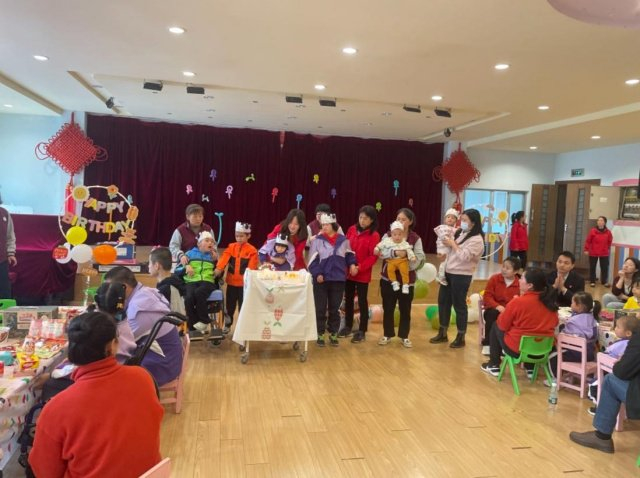 成都市儿童福利院公众开放日举办集体生日会