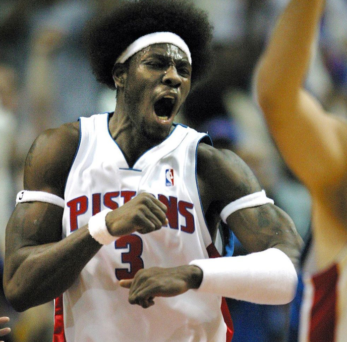 本华莱士为何被称之为唯一能单防巅峰期奥尼尔的中锋