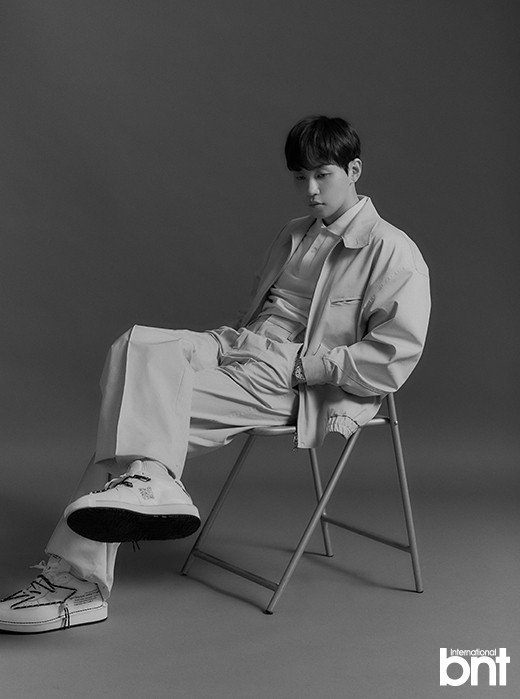 韩国歌手dindin最新杂志写真曝光帅气不羁