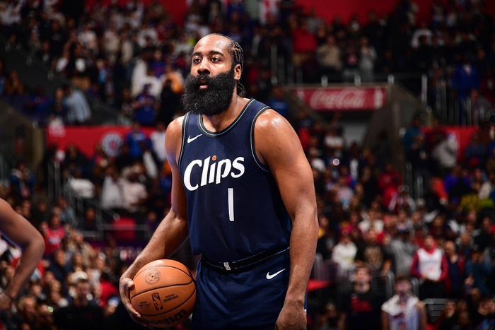 哈登复出9分6板9助生涯总得分突破25730超越卡特升至历史20位