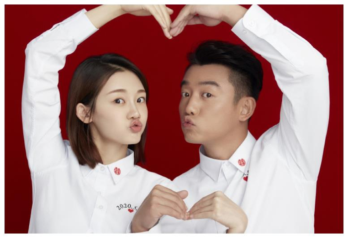 苗苗晒花园遛狗视频自拍照美出新高度男友视角甜齁了