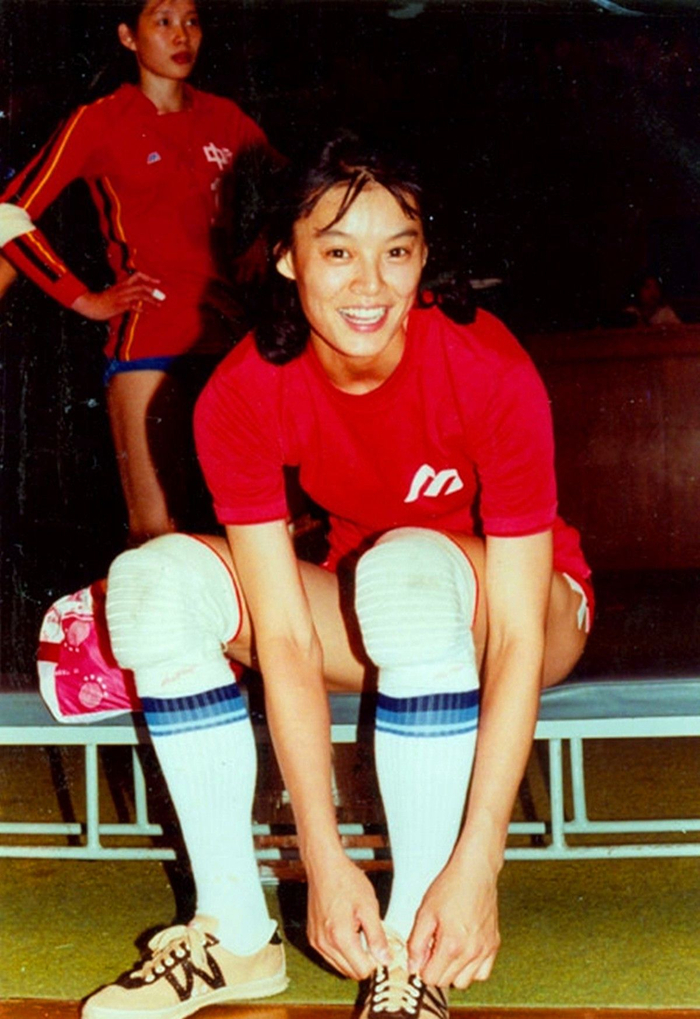 老照片:1980年代的中国女排姑娘们,她们缔造了“五连冠”伟业|_新浪体育_新浪新闻