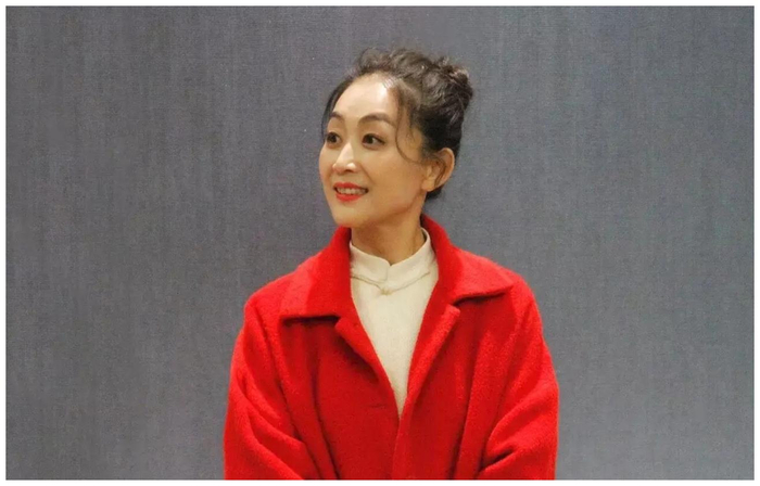 她名字家喻户晓,56年没谈恋爱,擅长“激情”戏,背景很深看不穿|陈瑾|都挺好|唐山大地震_新浪娱乐_新浪新闻