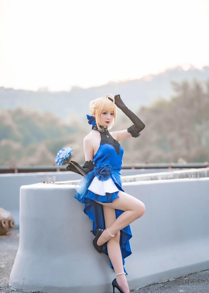 《Fate/Grand Order》cos:骑士王最美的样子是卸下盔甲穿上晚礼