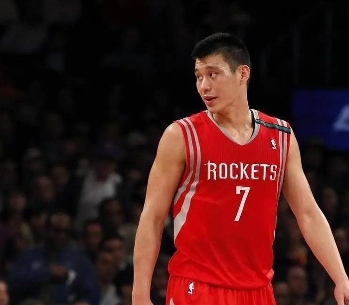 林书豪的生涯很完美小人物证明了自己猛龙队时期还夺冠了