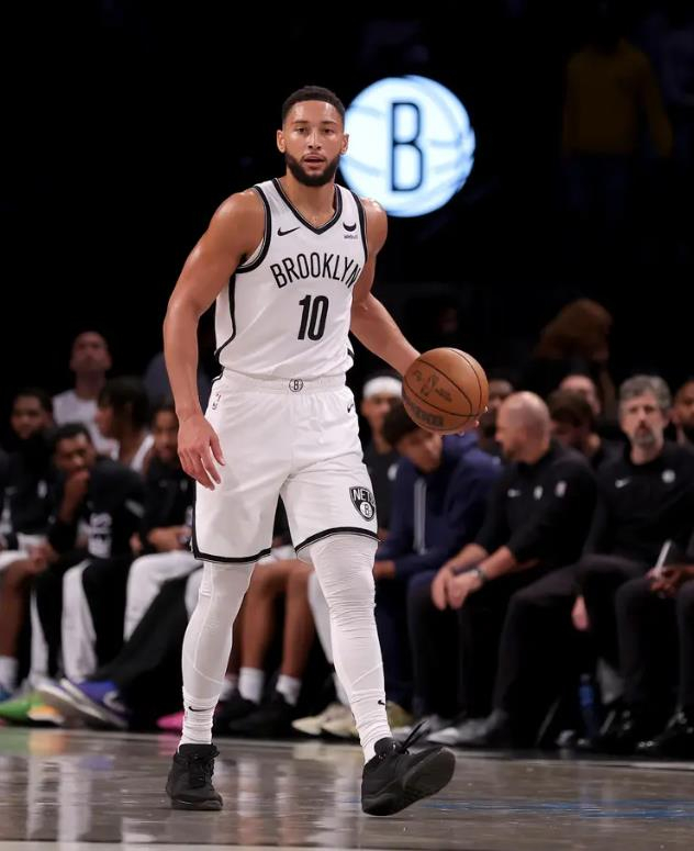 本西蒙斯赛季6.1 10.3 7,今天砍0分9板5助攻,一次出手都没有!__财经头