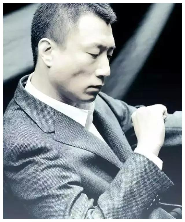 孙红雷近况，小15岁娇妻王骏迪气质脱俗，一袭长裙比模特还美