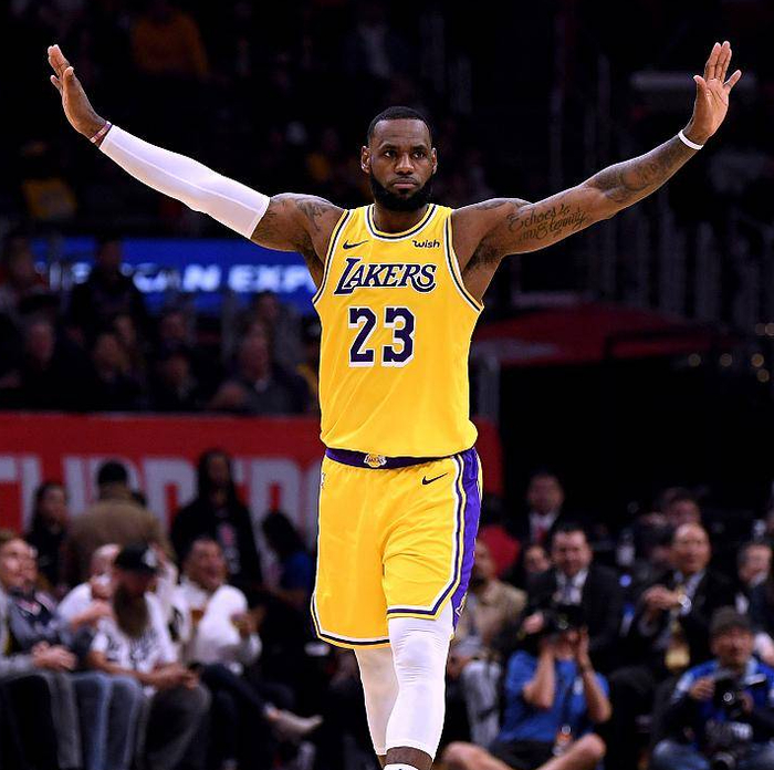 力压群星啊|小前锋|詹姆斯|莱昂纳德_新浪新闻