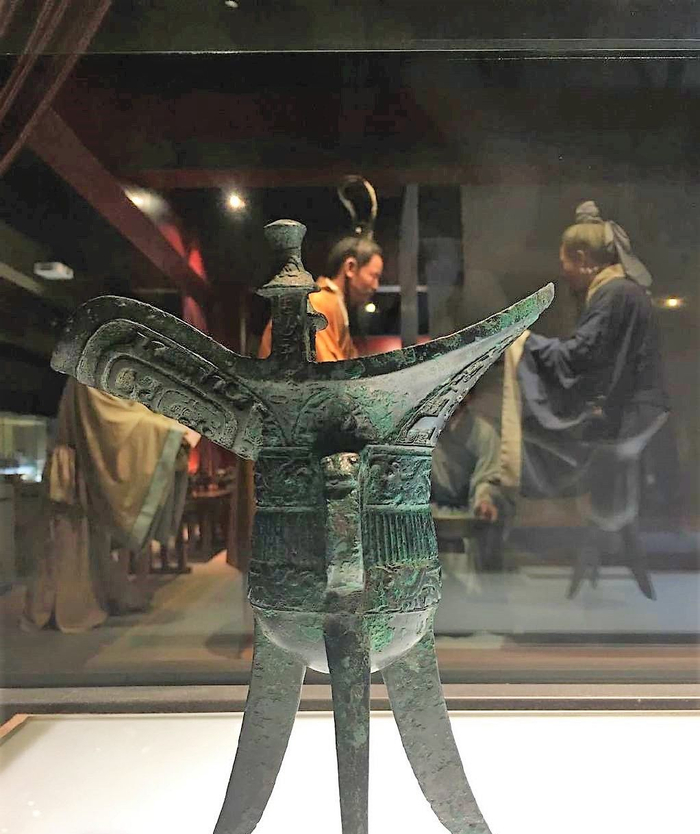 青铜“爵”,中国古代酒杯,各地博物馆的珍藏品