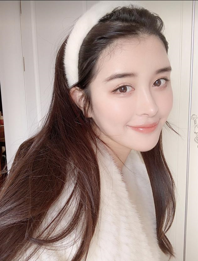 抖音最美校花火了超模身材大长腿杨幂和刘亦菲的结合体