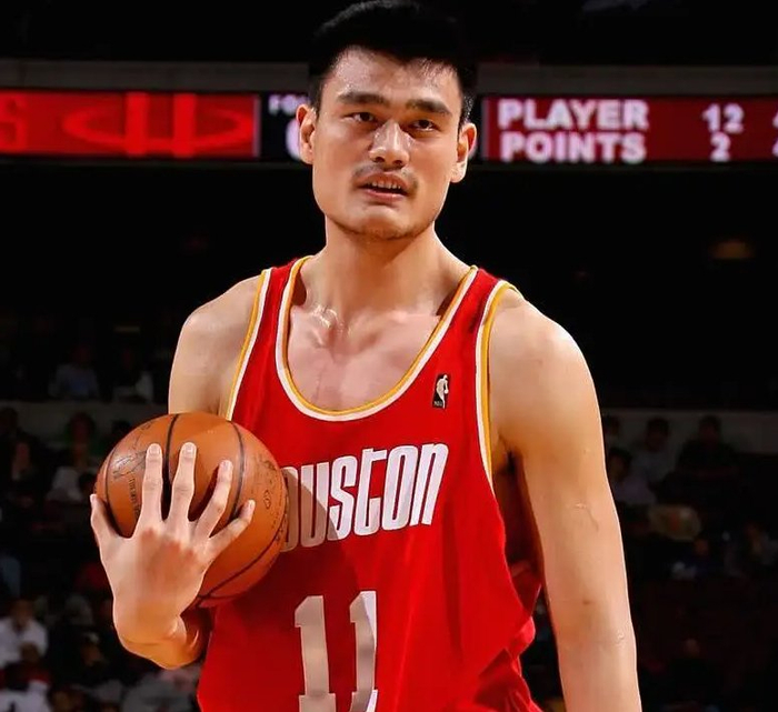 生不逢时姚明若是在奥拉朱旺时代火箭队可以建立王朝时代