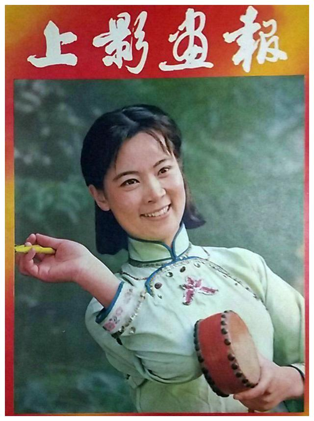 方青卓1987年主演了电视剧《雪野》,并由此获得飞天奖最佳女主角