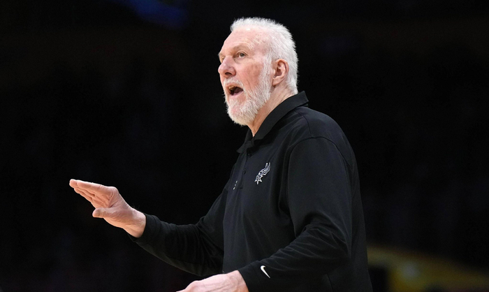 马刺队主帅波波维奇生涯1366胜761负,总薪水为1.