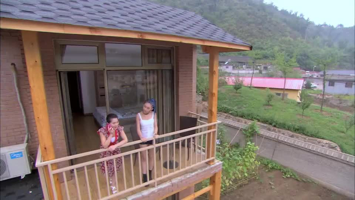 麻辣芳邻:华华出国,跟家人们一一道别,老爸最不舍