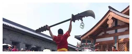 古代大刀为何装有铁环?有啥用?老工匠:见到刀上有9环的躲远点