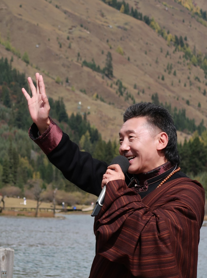 天籁传递线上歌会开启雪山之下聆听容中尔甲和他的朋友们