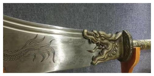 古代大刀为何装有铁环?有啥用?老工匠:见到刀上有9环的躲远点__财经头条