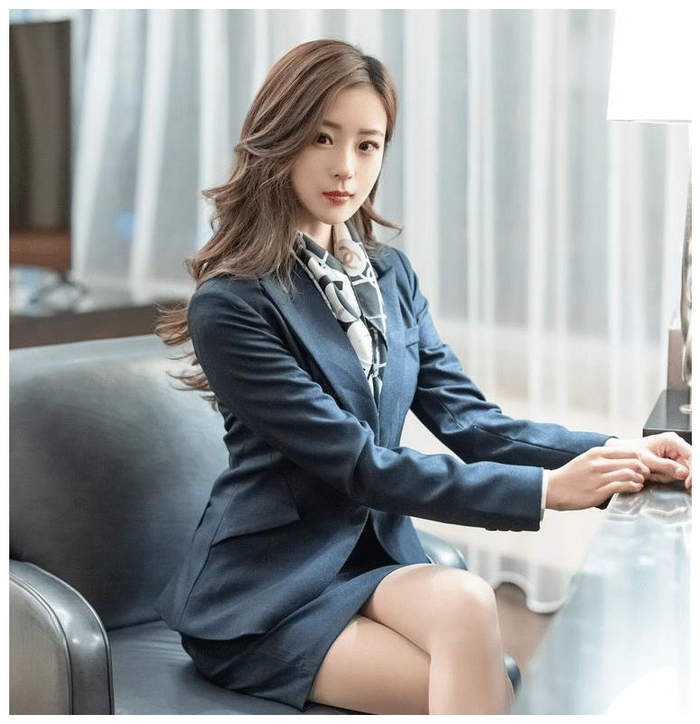 杨紫嫣化身职业女强人满满的正能量