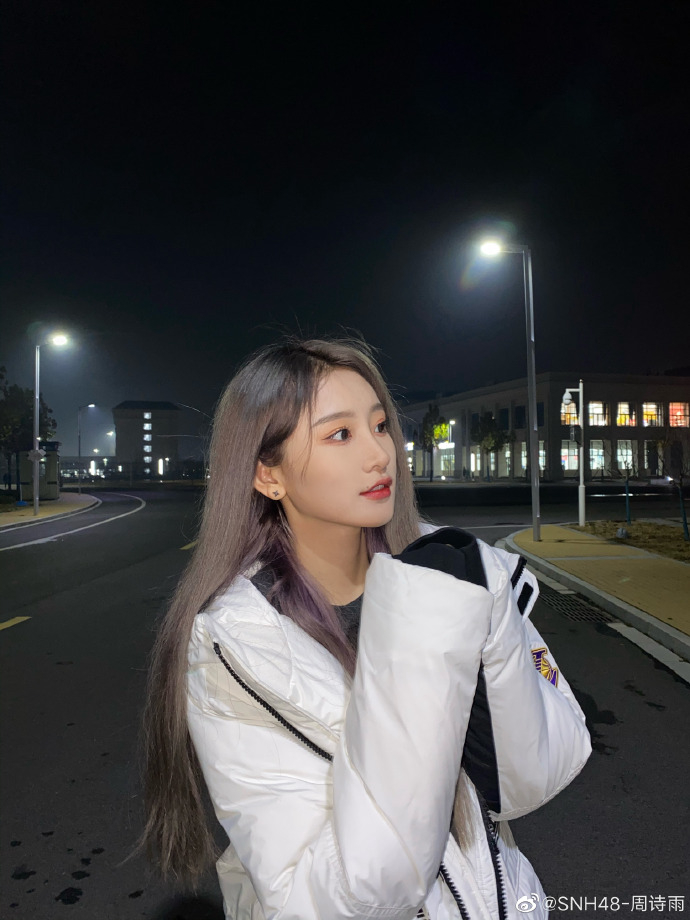 美女歌手SNH48-周诗雨迷人写真美照好看