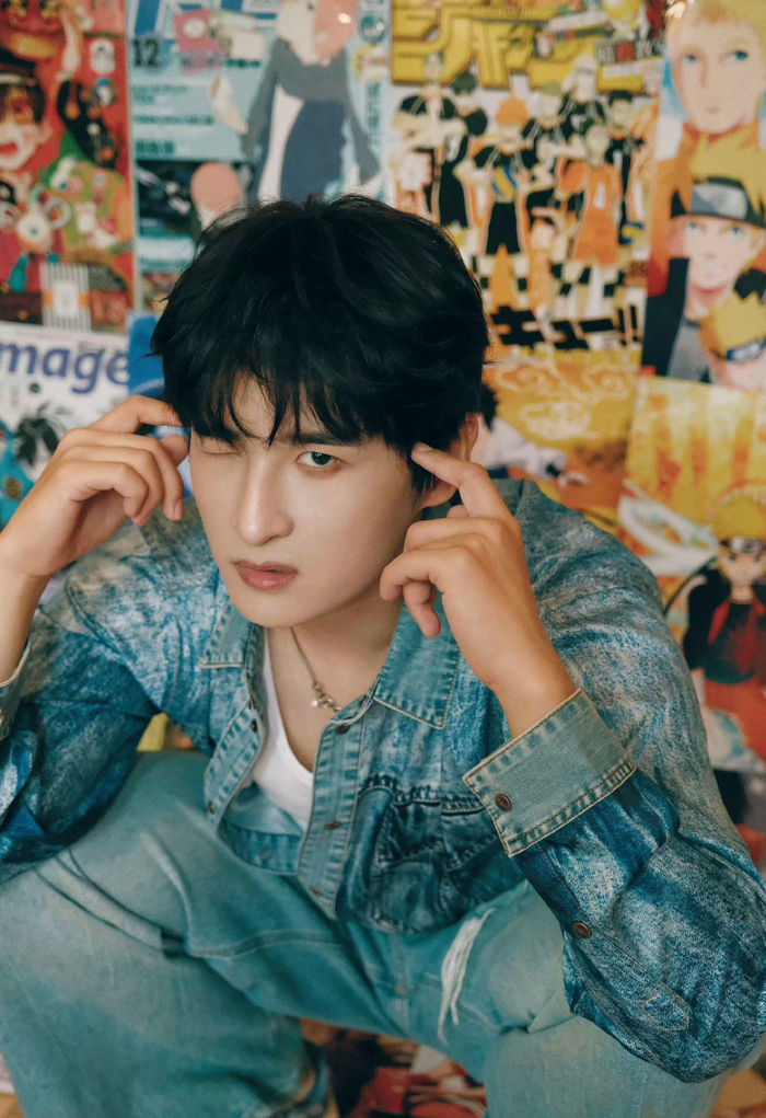 张远个性写真牛仔套装复古时尚进入动漫世界