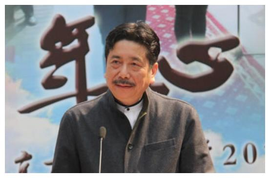 鲁迅之孙周令飞:长相性格都酷似爷爷,为何一度靠卖爆米花为生?