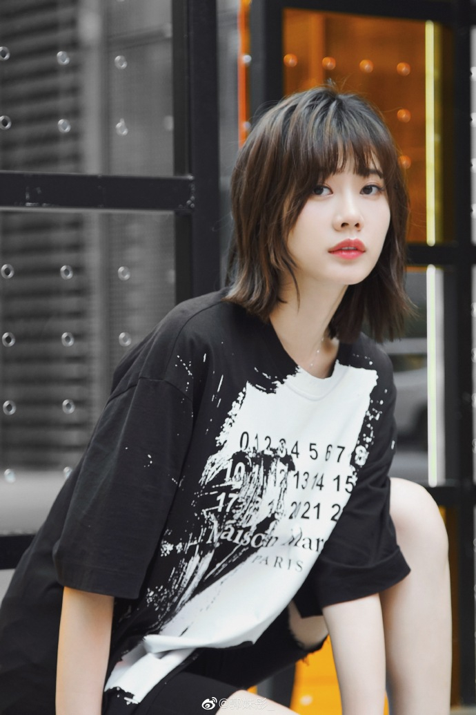 8/ 9美女演员郭姝彤迷人可爱写真美照9/ 9美女演员