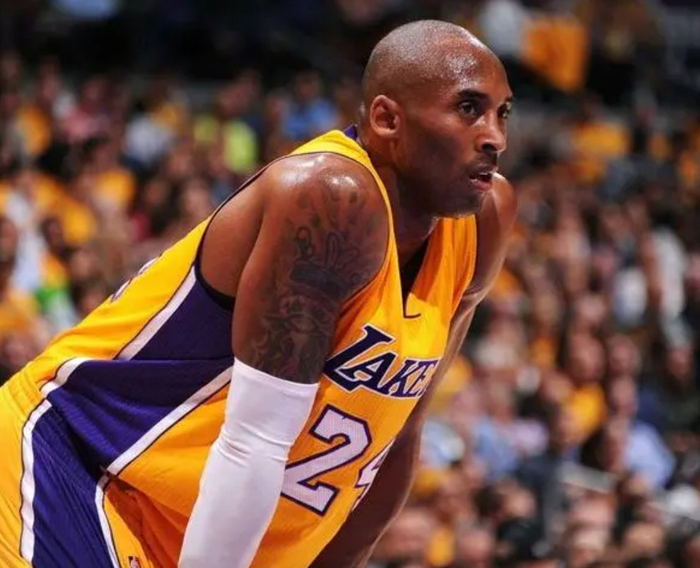 科比生涯最大的错误是跟奥尼尔闹翻,年龄摆在那里,有优势|科比|奥尼尔