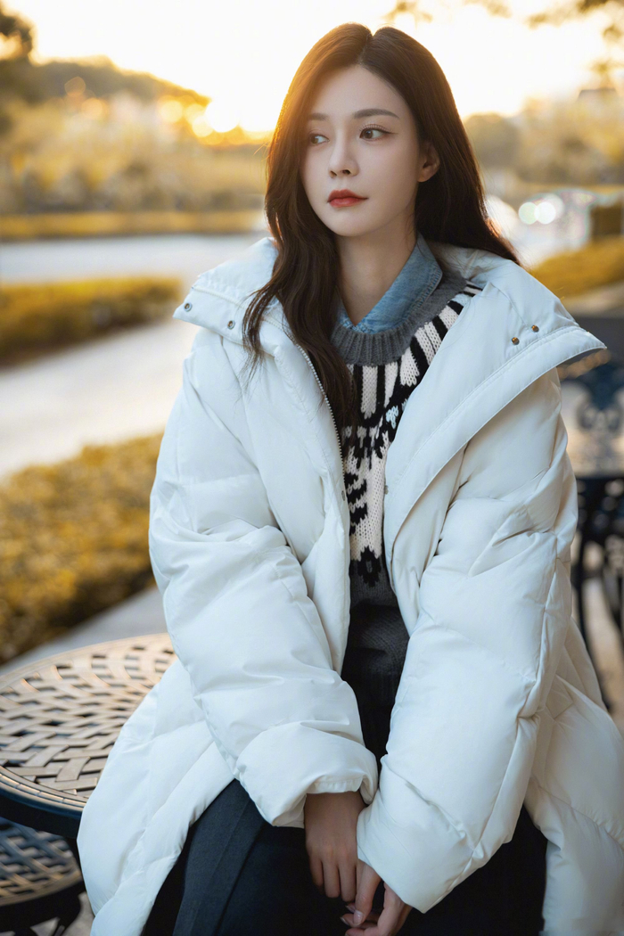 沈梦辰的温暖过冬羽绒穿搭,甜美少女感十足,打破冬日的沉闷枯燥