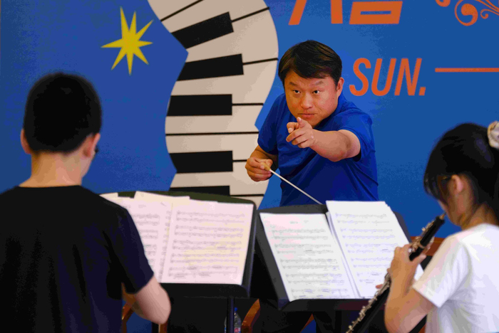 班为中国音乐学院管弦系长笛教授陈兆荣和中央音乐学院长笛副教授李凌