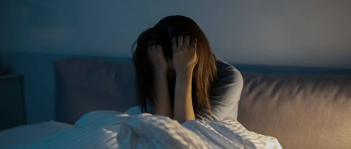 晚上老是睡不好?是不是在床头放了这些东西?|电子|床头|睡眠_新浪新闻