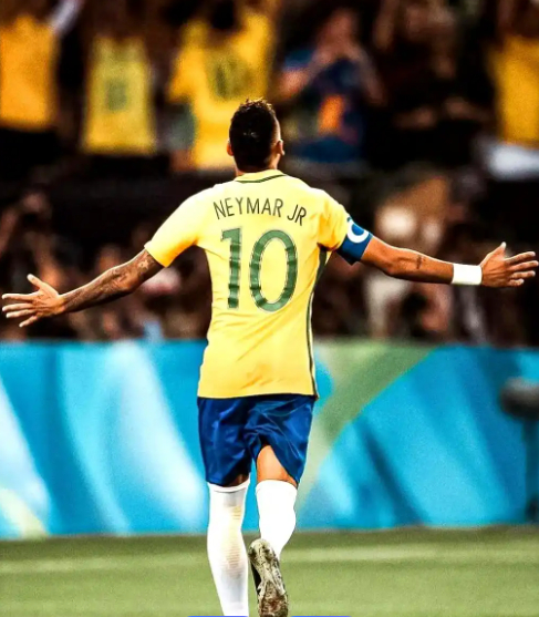 不装了，内马尔突爆争议言论！施压安帅，球迷：还是别耽误队友了