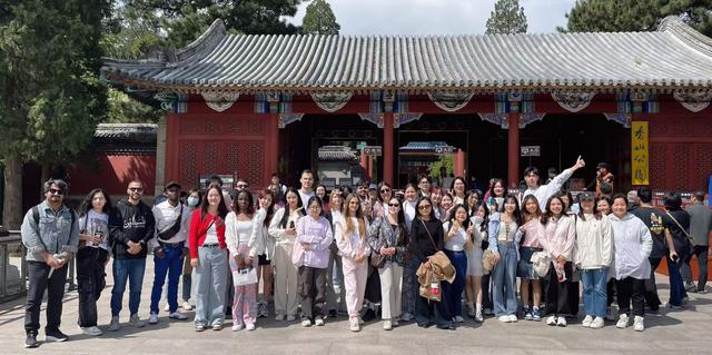 国际教育学院组织留学生赴香山与国家植物园开展国情教育